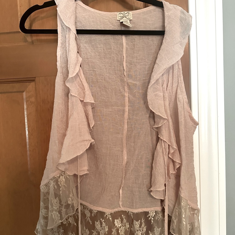 Light pink eyelash couture lace bottom edge Sz Med vest great condition